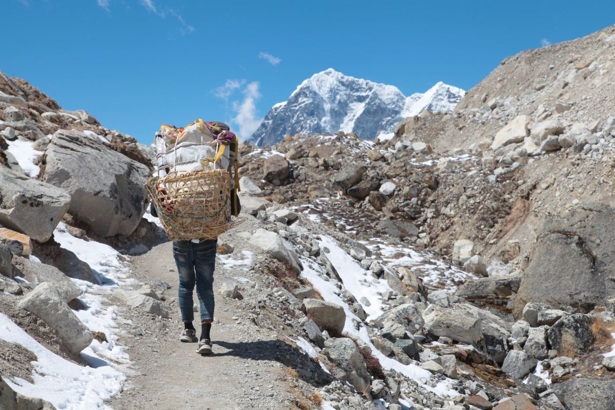 Why hiring a guide is best way to experience Everest base camp?